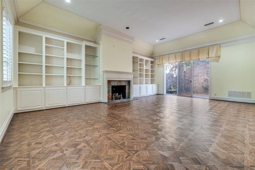 34 Stonecourt Circle, Dallas, TX 75225