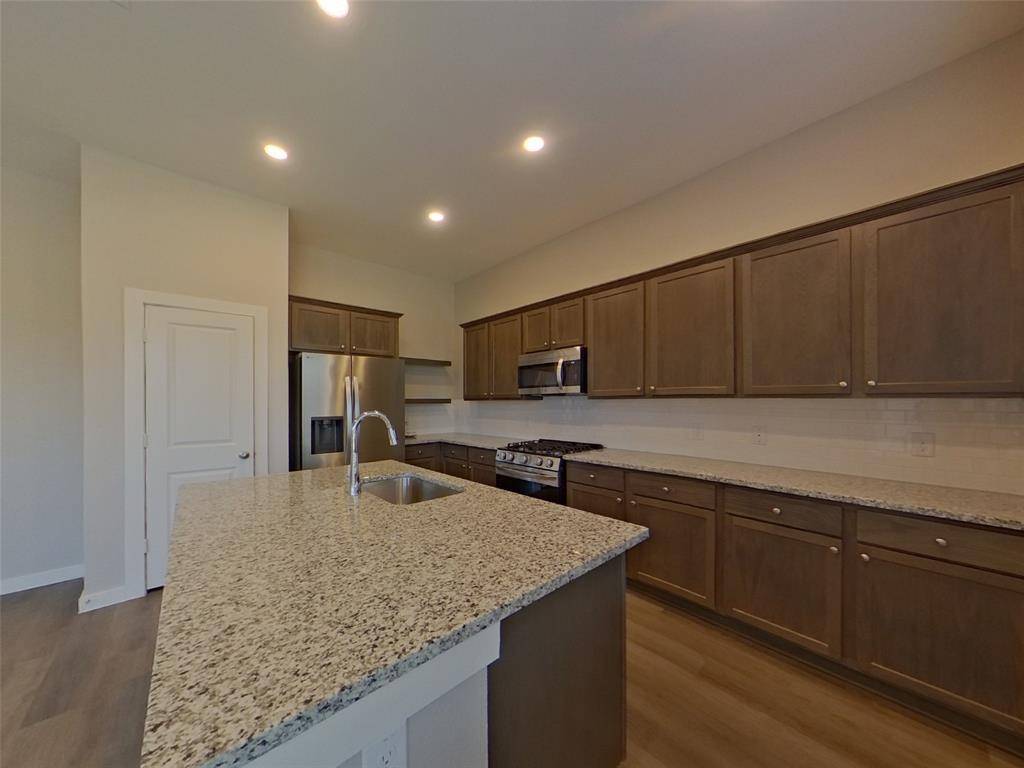 727 Lacewing Drive, Arlington, TX 76005