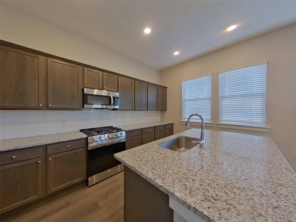 727 Lacewing Drive, Arlington, TX 76005