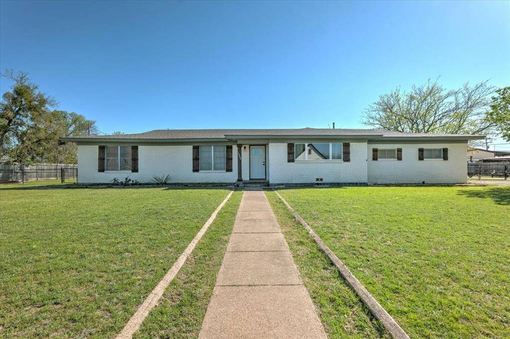 3504 Lakeshore Drive, Weatherford, TX 76087