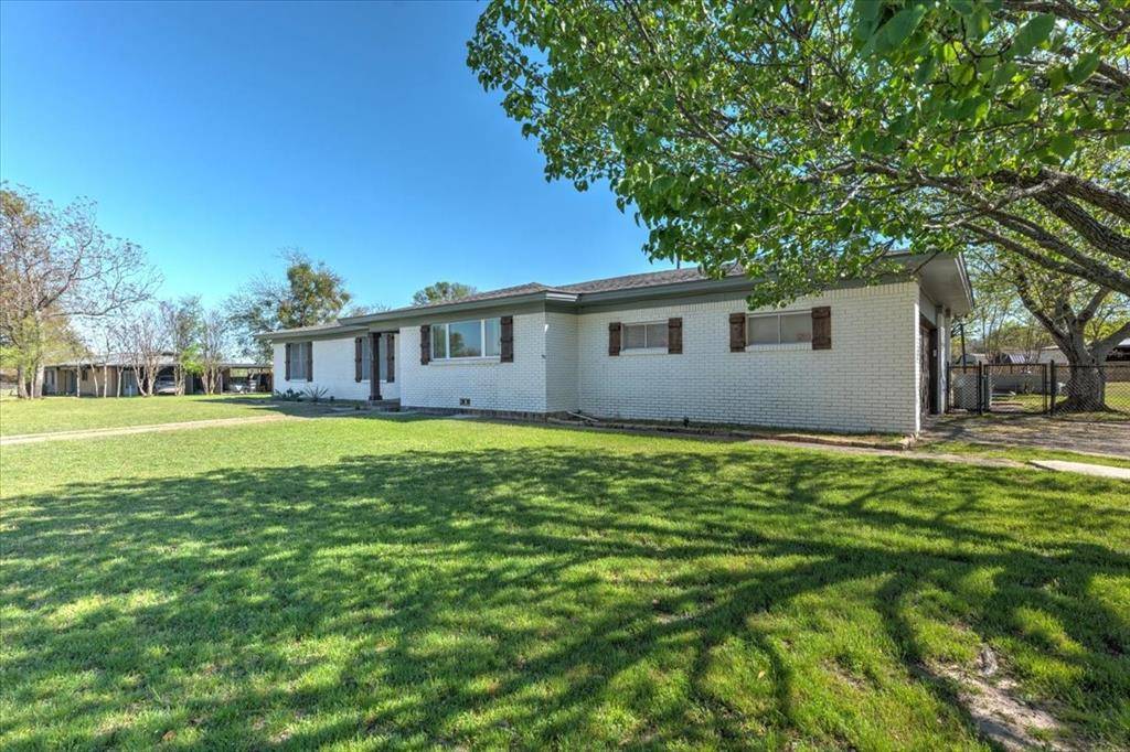 3504 Lakeshore Drive, Weatherford, TX 76087