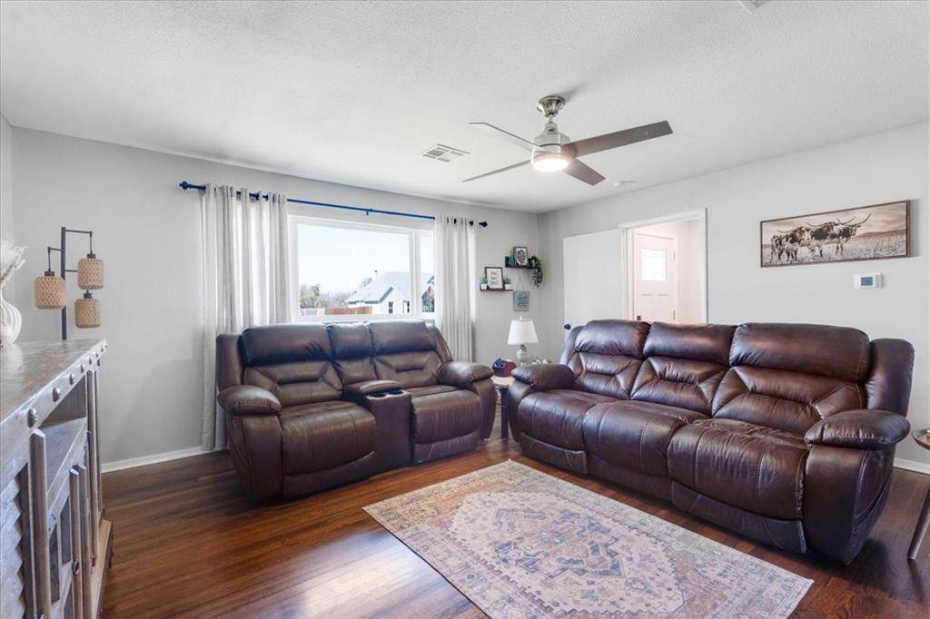 3504 Lakeshore Drive, Weatherford, TX 76087