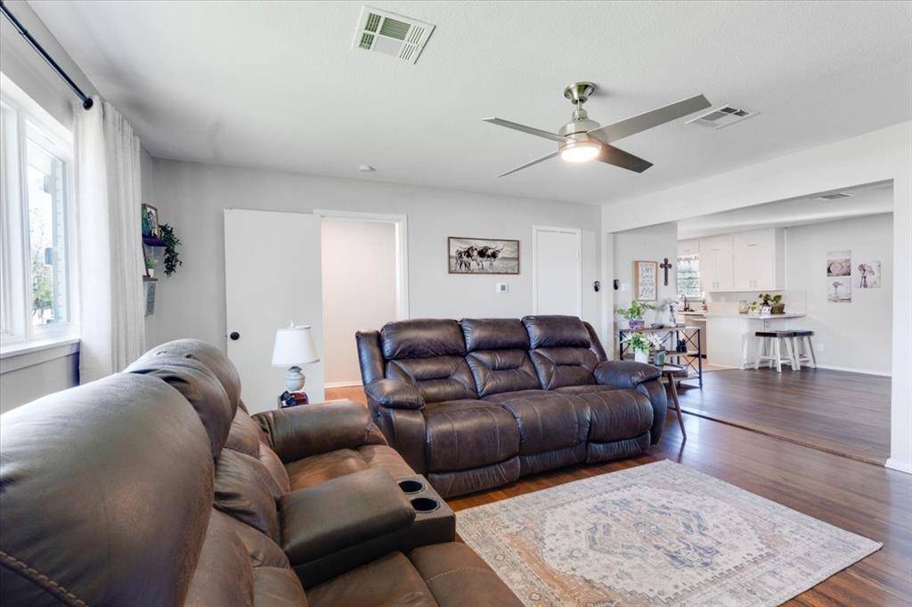 3504 Lakeshore Drive, Weatherford, TX 76087