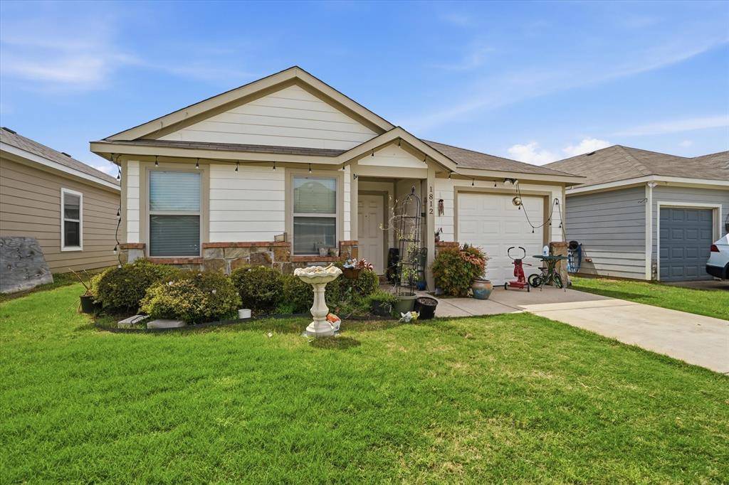 1812 Village Park Trail, Burleson, TX 76028