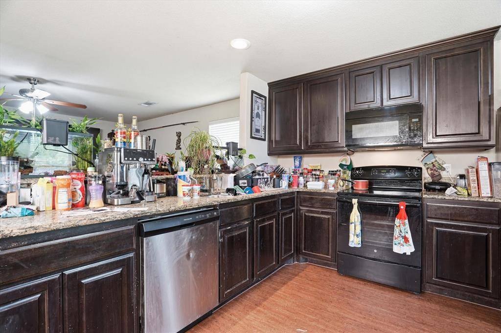 1812 Village Park Trail, Burleson, TX 76028