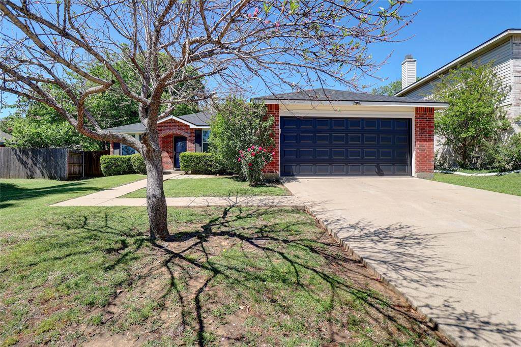 1305 Highcrest Drive, Burleson, TX 76028