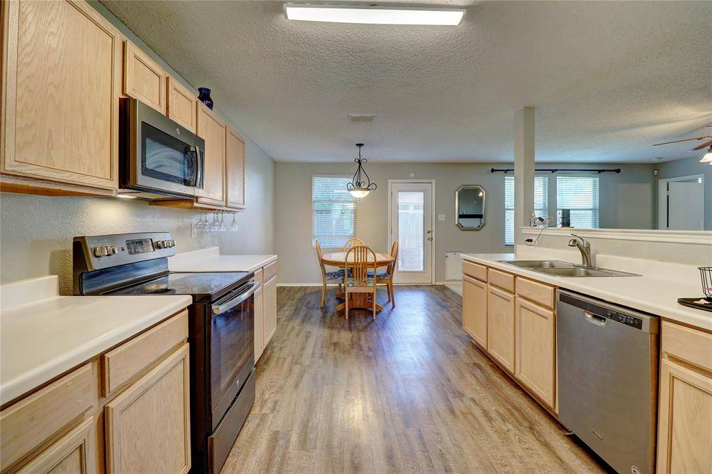 1305 Highcrest Drive, Burleson, TX 76028