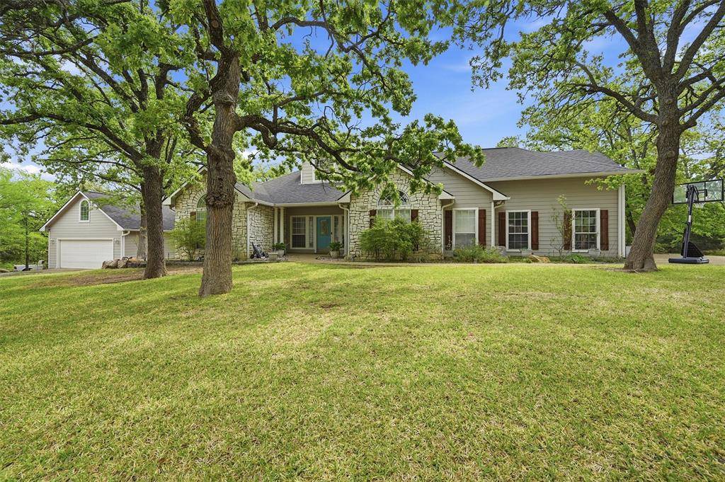 106 Shoshone Drive, Lake Kiowa, TX 76240