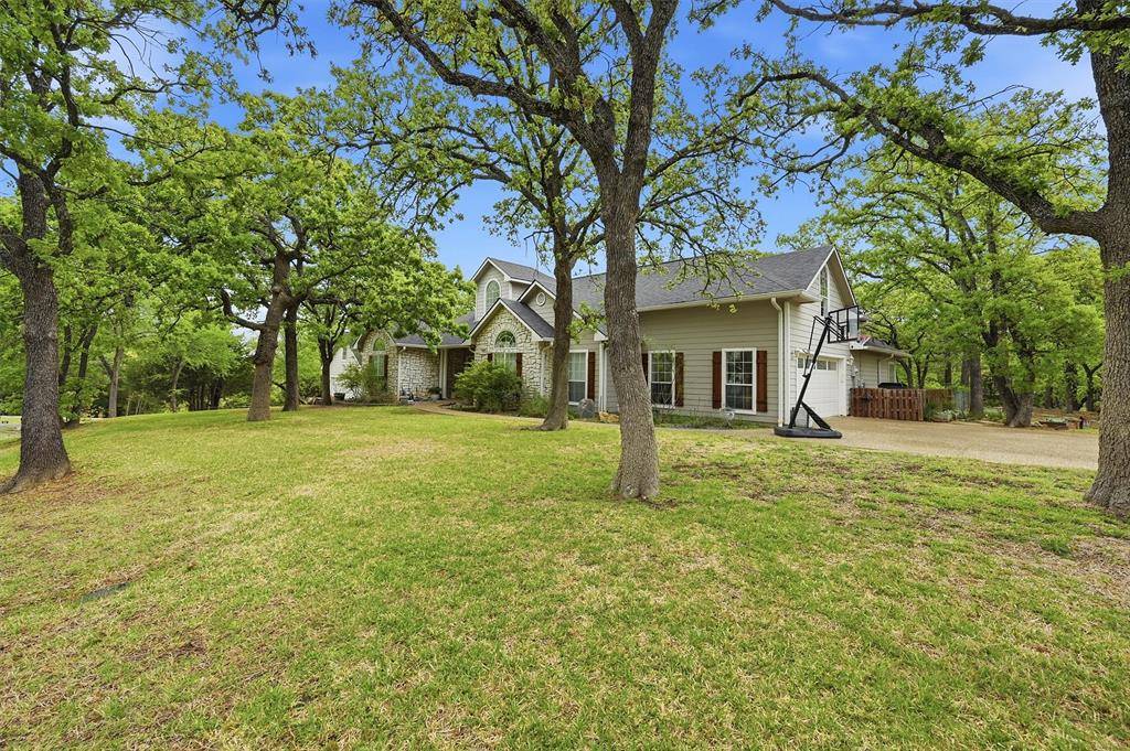 106 Shoshone Drive, Lake Kiowa, TX 76240