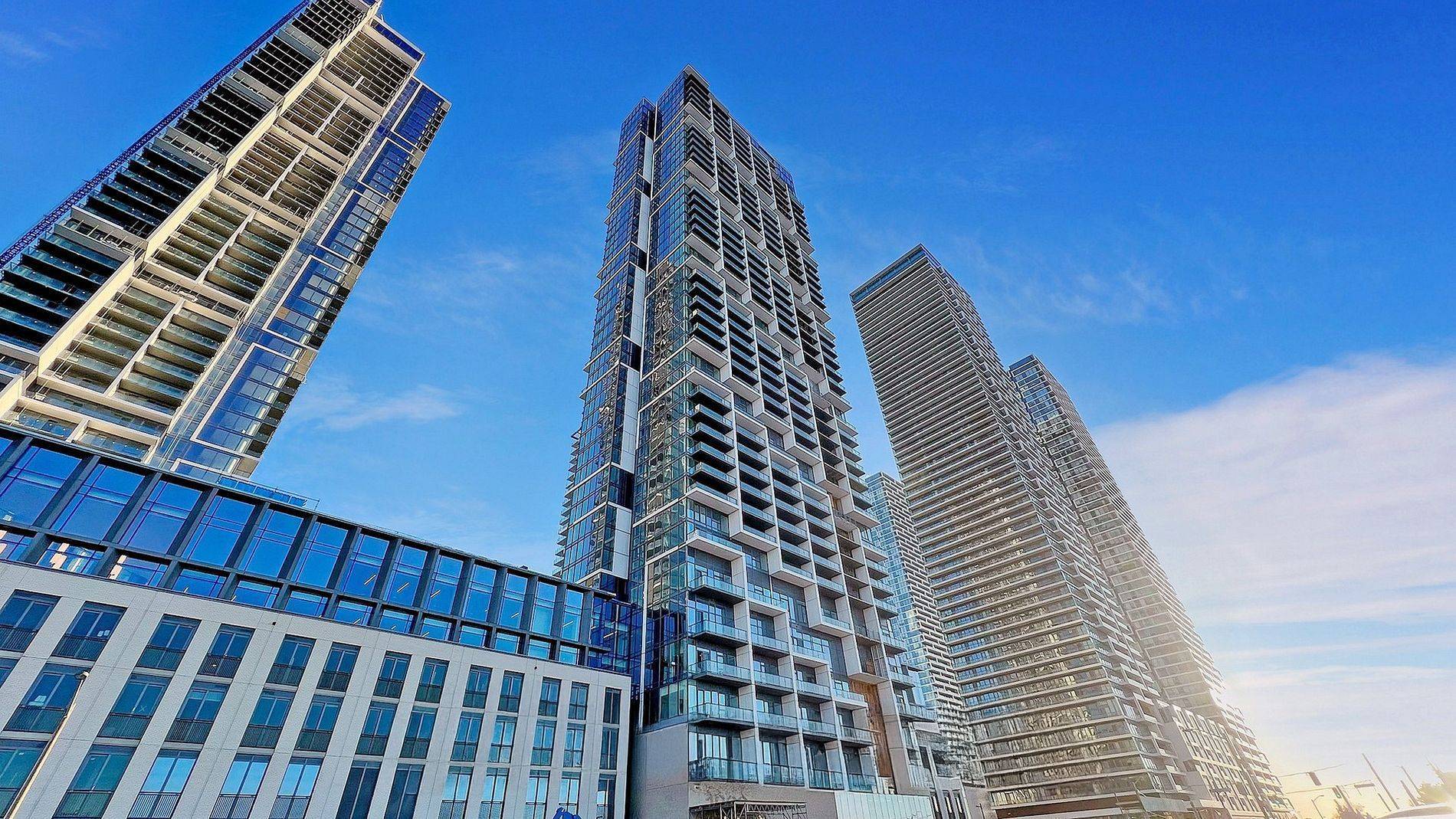 1000 Portage Pkwy #1712, Vaughan, ON L4K 0L1