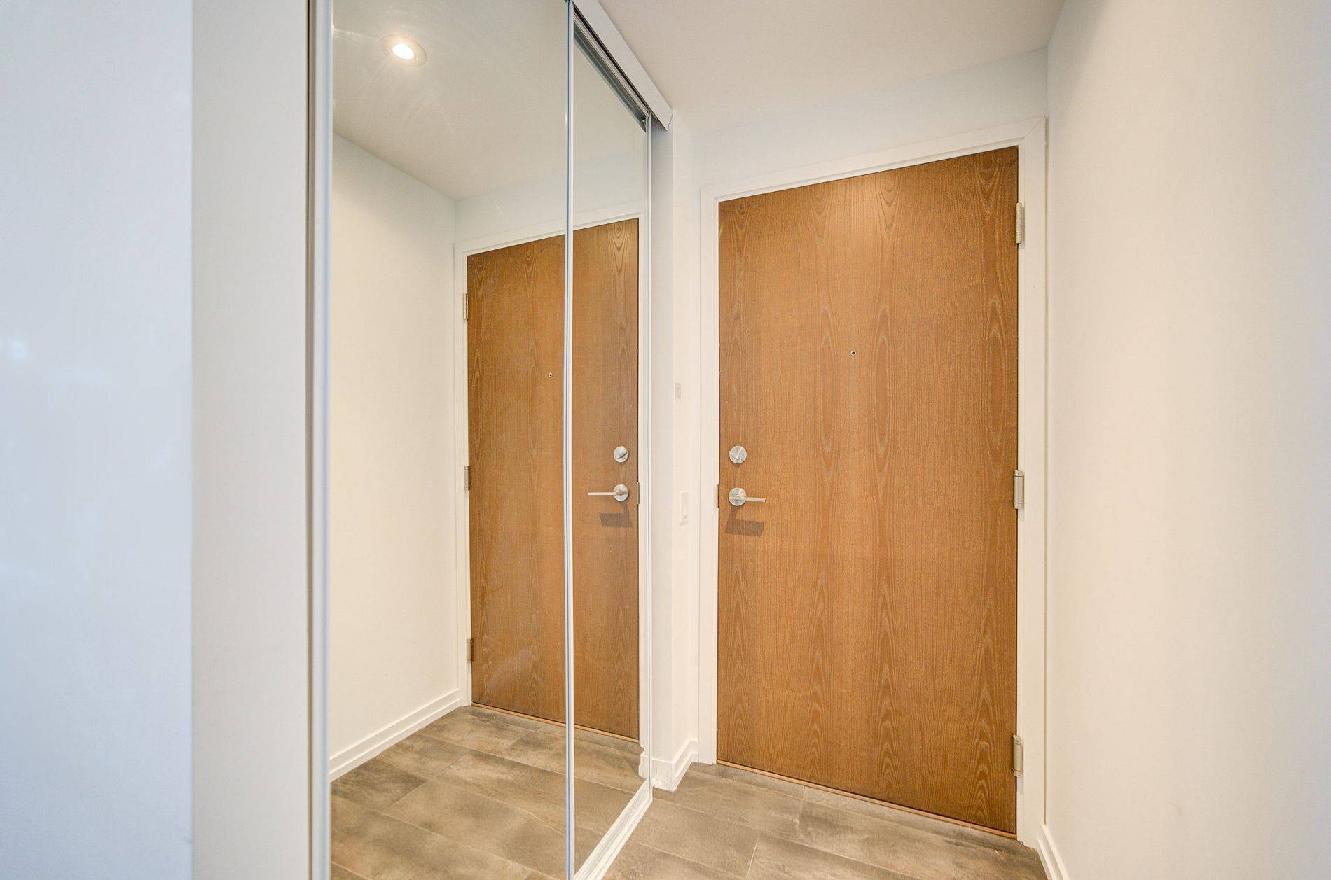 1000 Portage Pkwy #1712, Vaughan, ON L4K 0L1