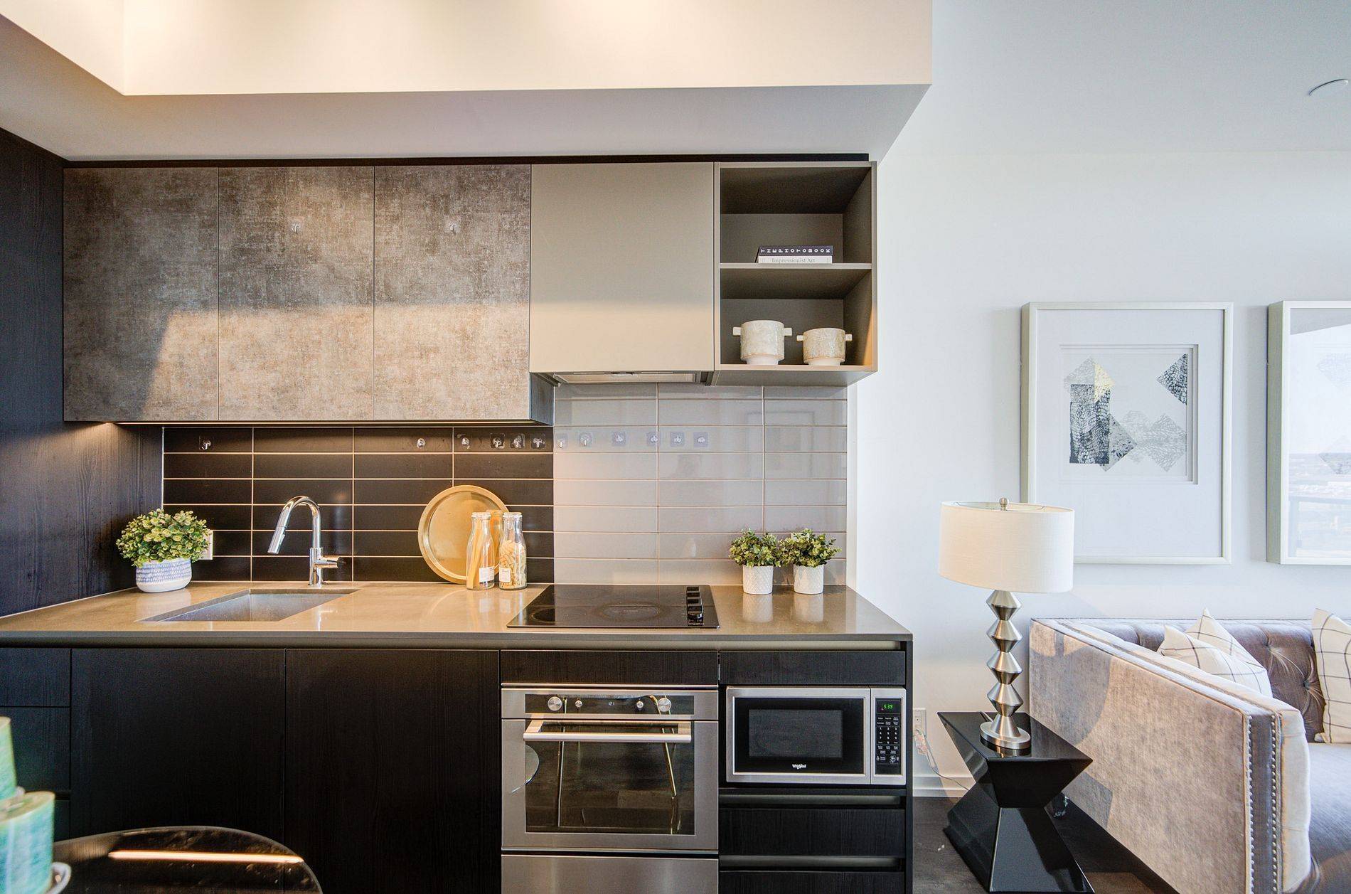 1000 Portage Pkwy #1712, Vaughan, ON L4K 0L1