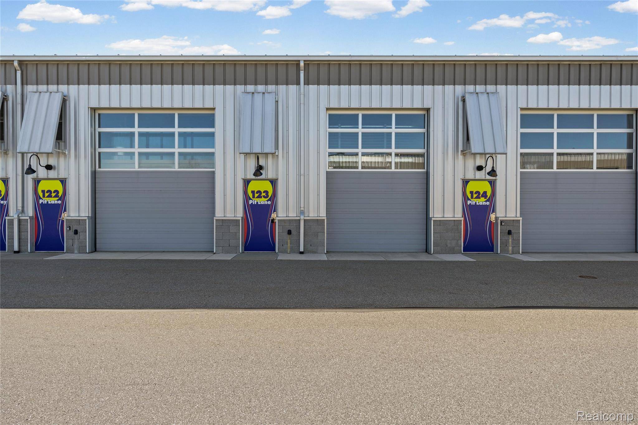 123 Pit LN, Pontiac, MI 48341