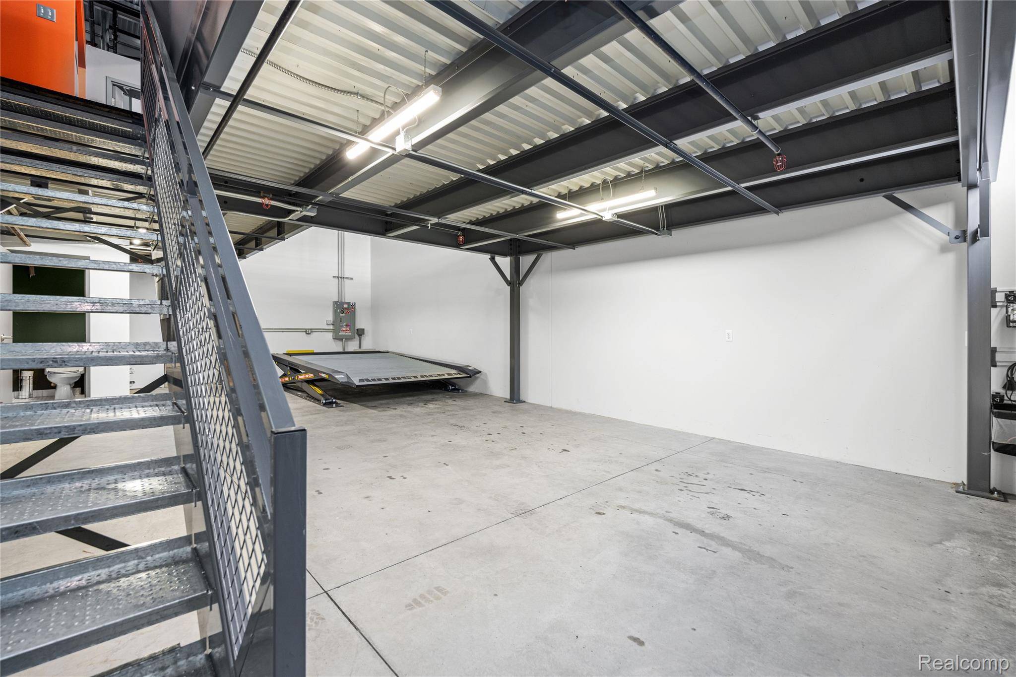 123 Pit LN, Pontiac, MI 48341