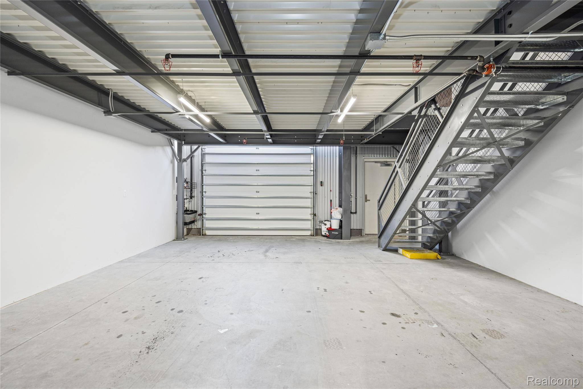 123 Pit LN, Pontiac, MI 48341