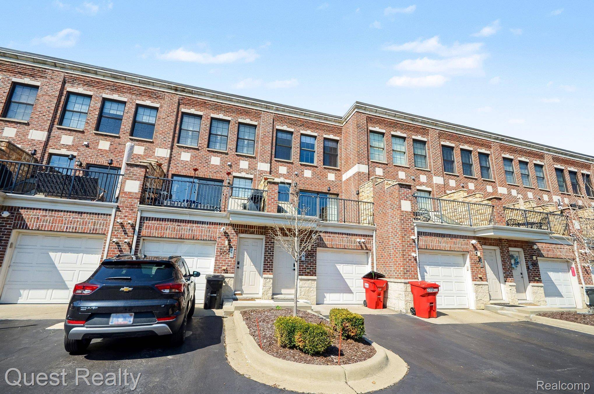 218 Mill ST, Rochester, MI 48307