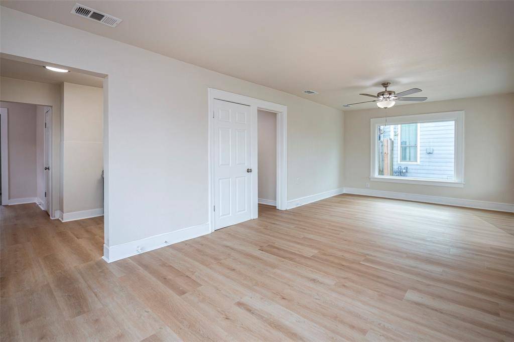 628 S westmoreland Road, Dallas, TX 75211