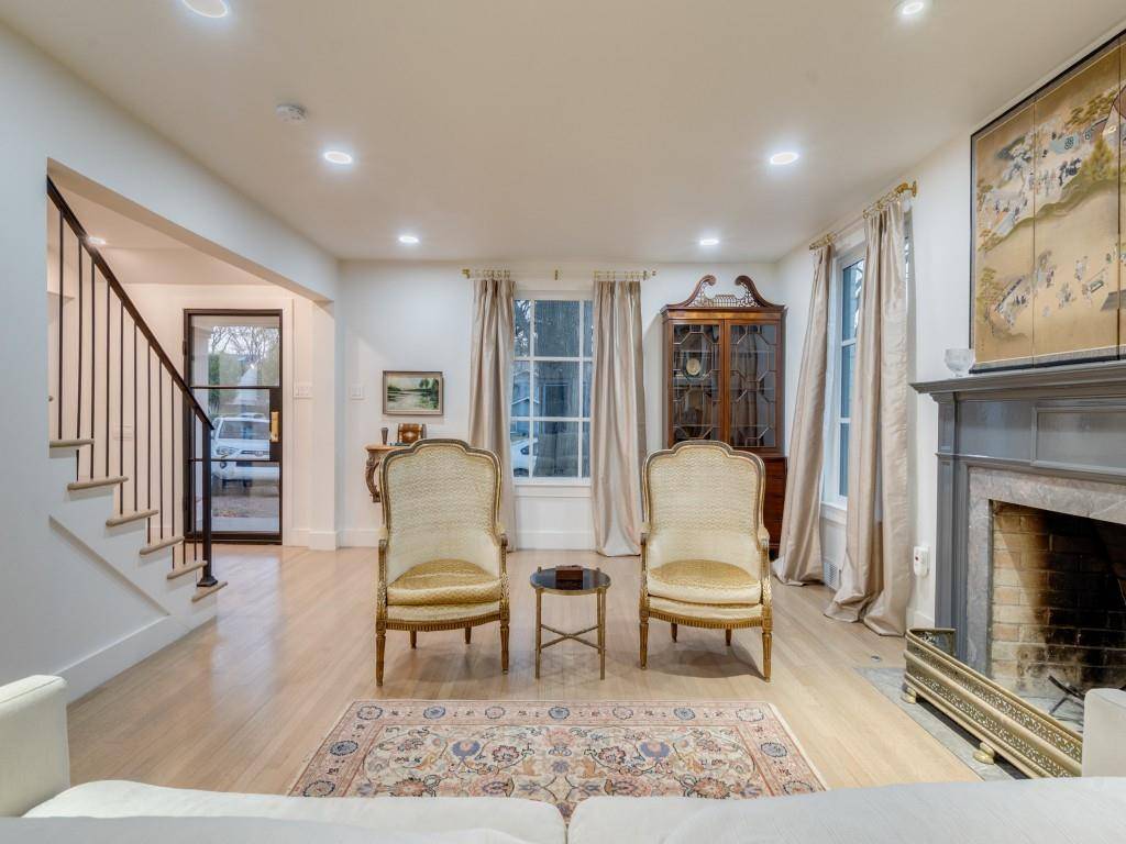 5325 W University Boulevard, Dallas, TX 75209