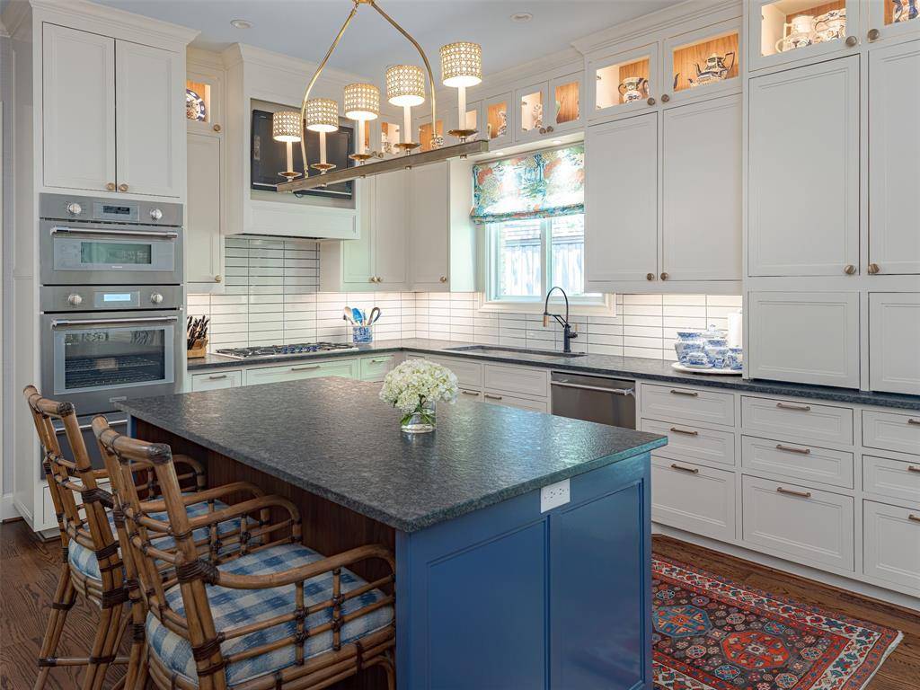 7715 Southwestern Boulevard, Dallas, TX 75225