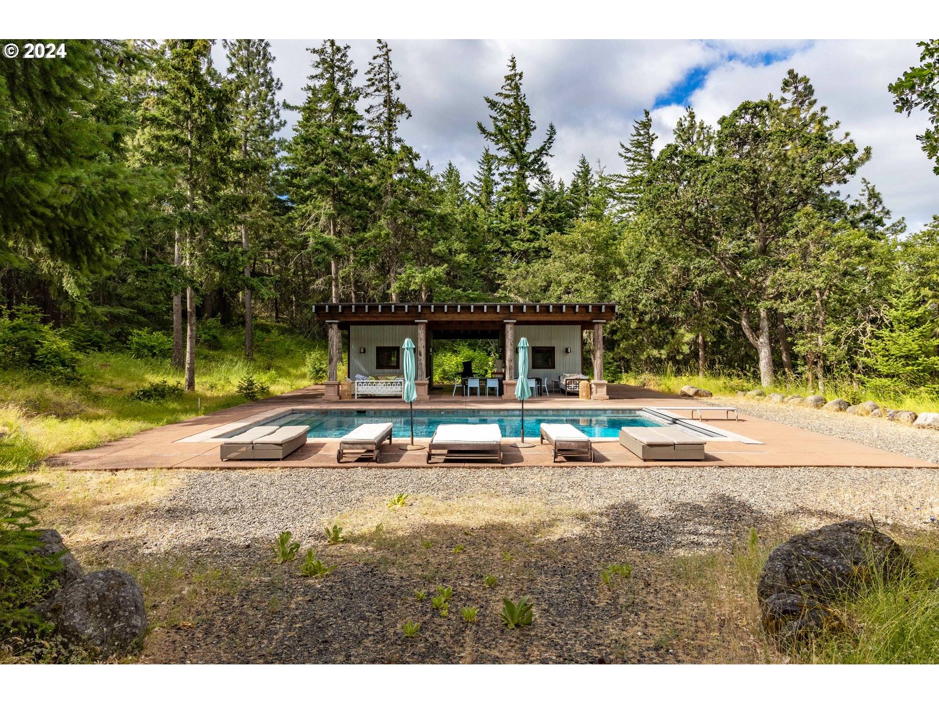 2058 STATE RD, Mosier, OR 97040