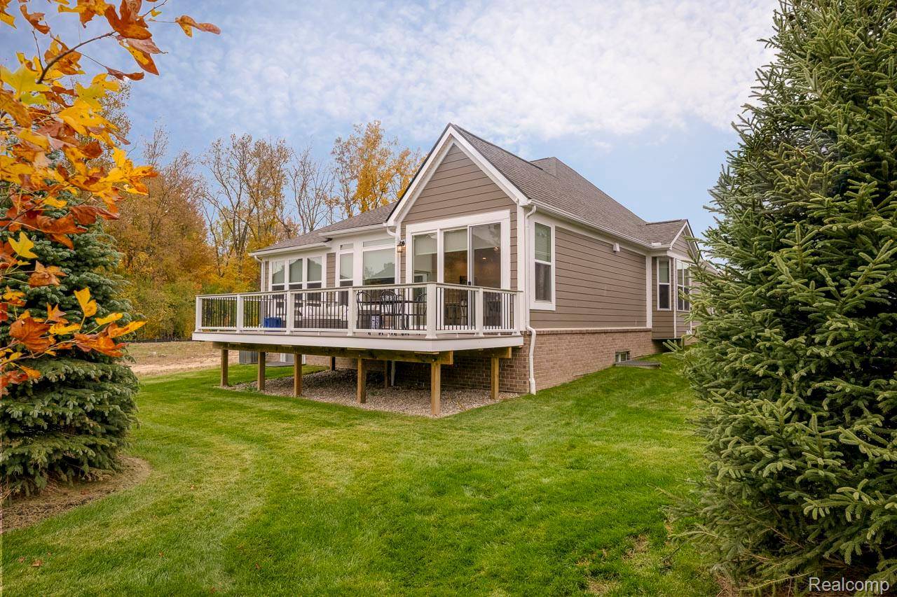 27403 Hidden Trail Lane, South Lyon, MI 48178