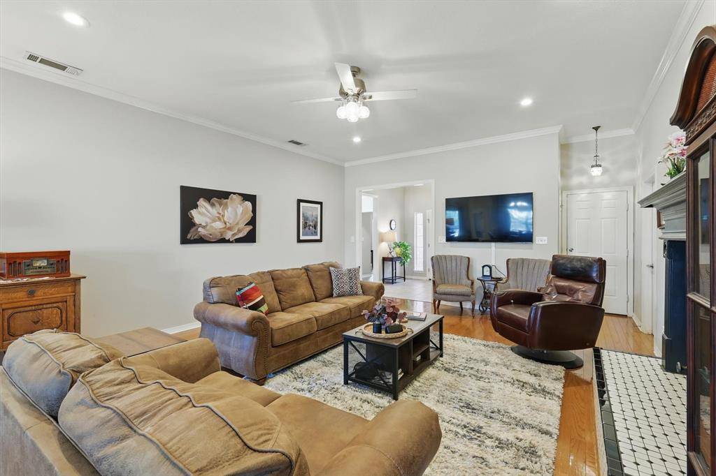 1116 Cresthill Drive #43, Cedar Hill, TX 75104