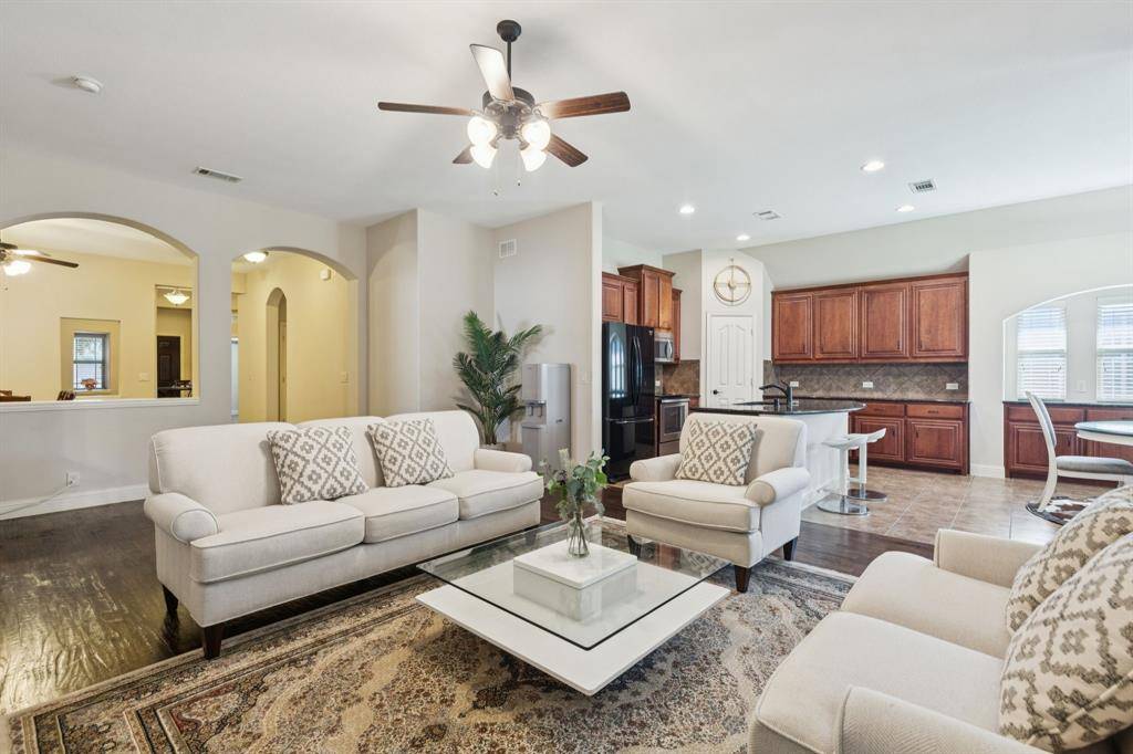 8304 Spitfire Trail, Aubrey, TX 76227