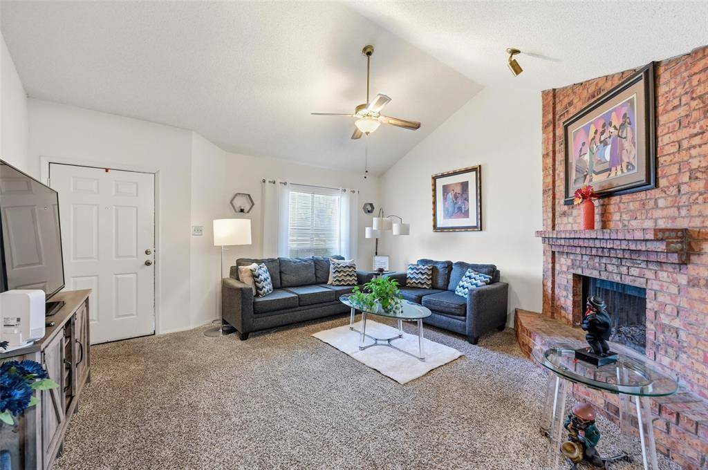 412 Amber Lane, Desoto, TX 75115