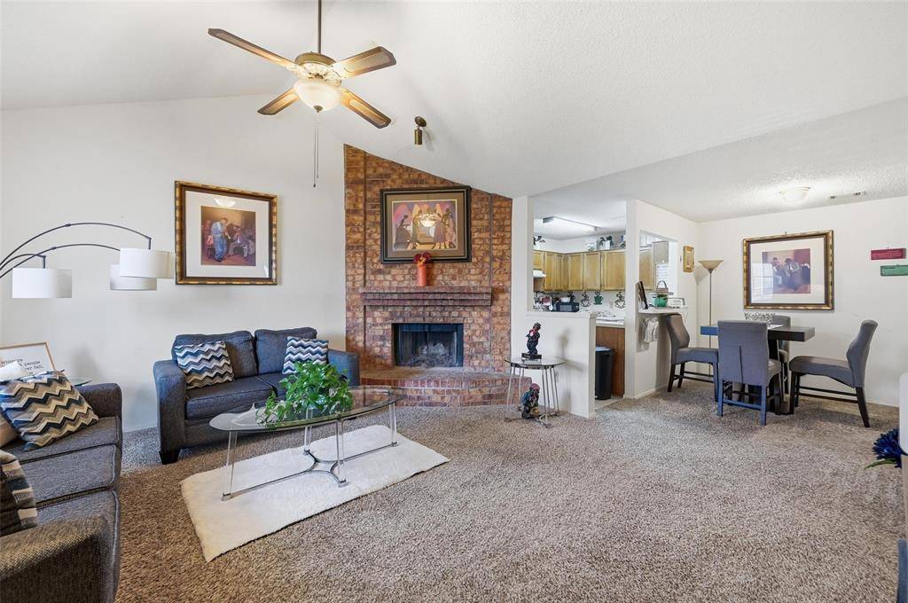 412 Amber Lane, Desoto, TX 75115