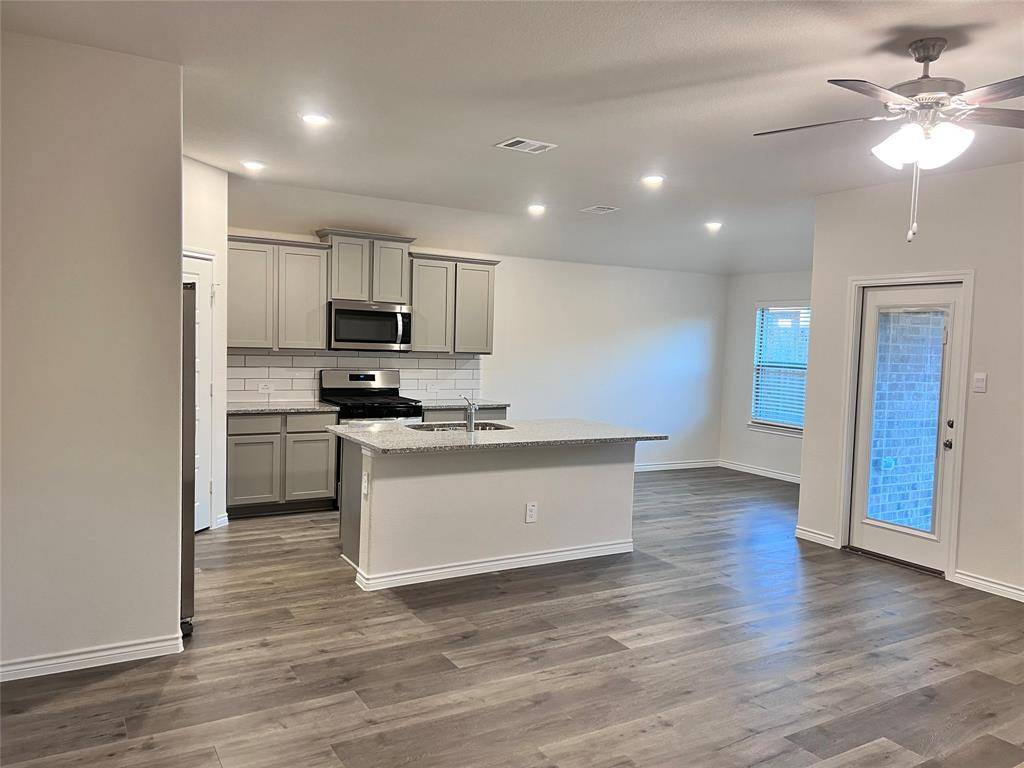 9729 Daisy Mae, Aubrey, TX 76227