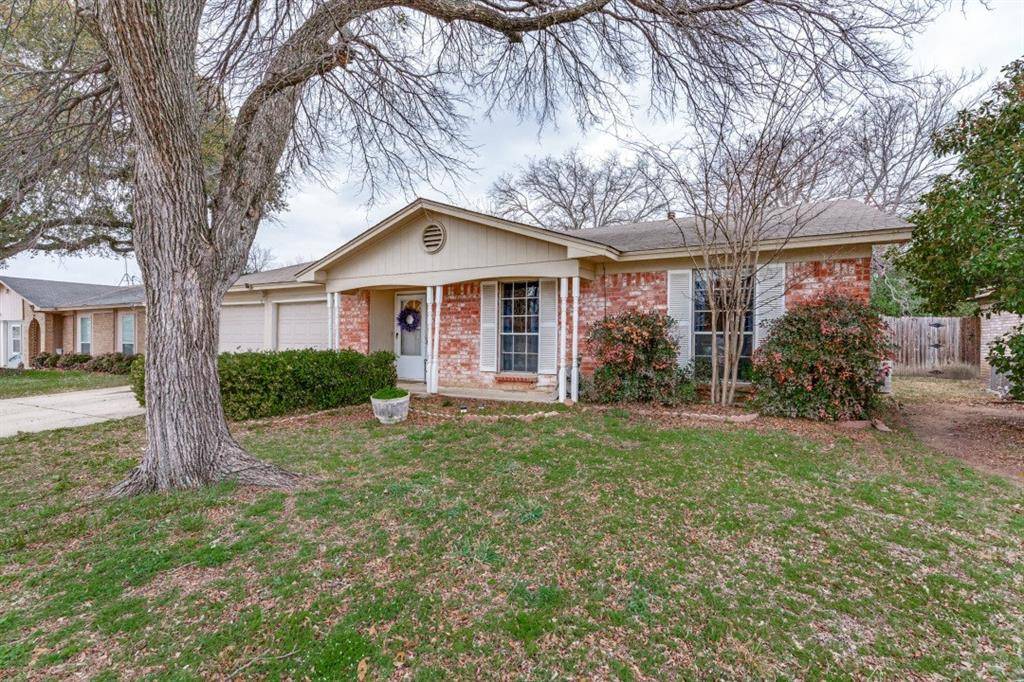 6037 Highcrest Drive, Watauga, TX 76148