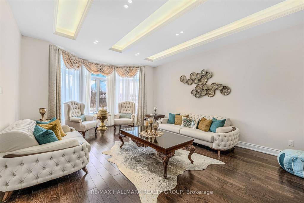 699 Ballycastle CRES, Blossom Park - Airport And Area, ON K1X 0A4