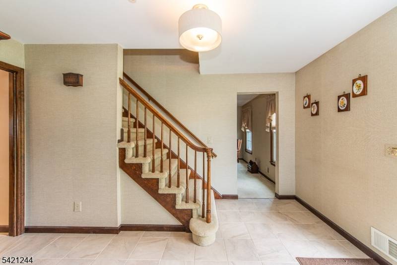 5 BROOK CT, Parsippany-troy Hills Twp., NJ 07054