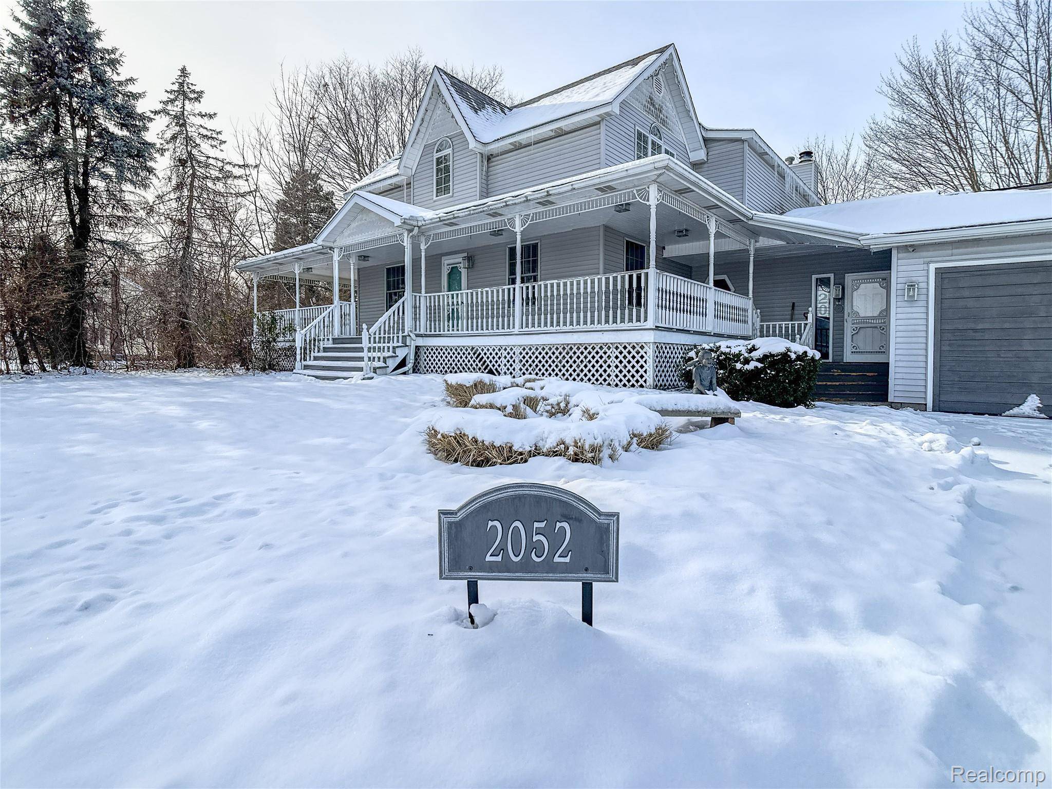 2052 S Dye RD, Flint, MI 48532