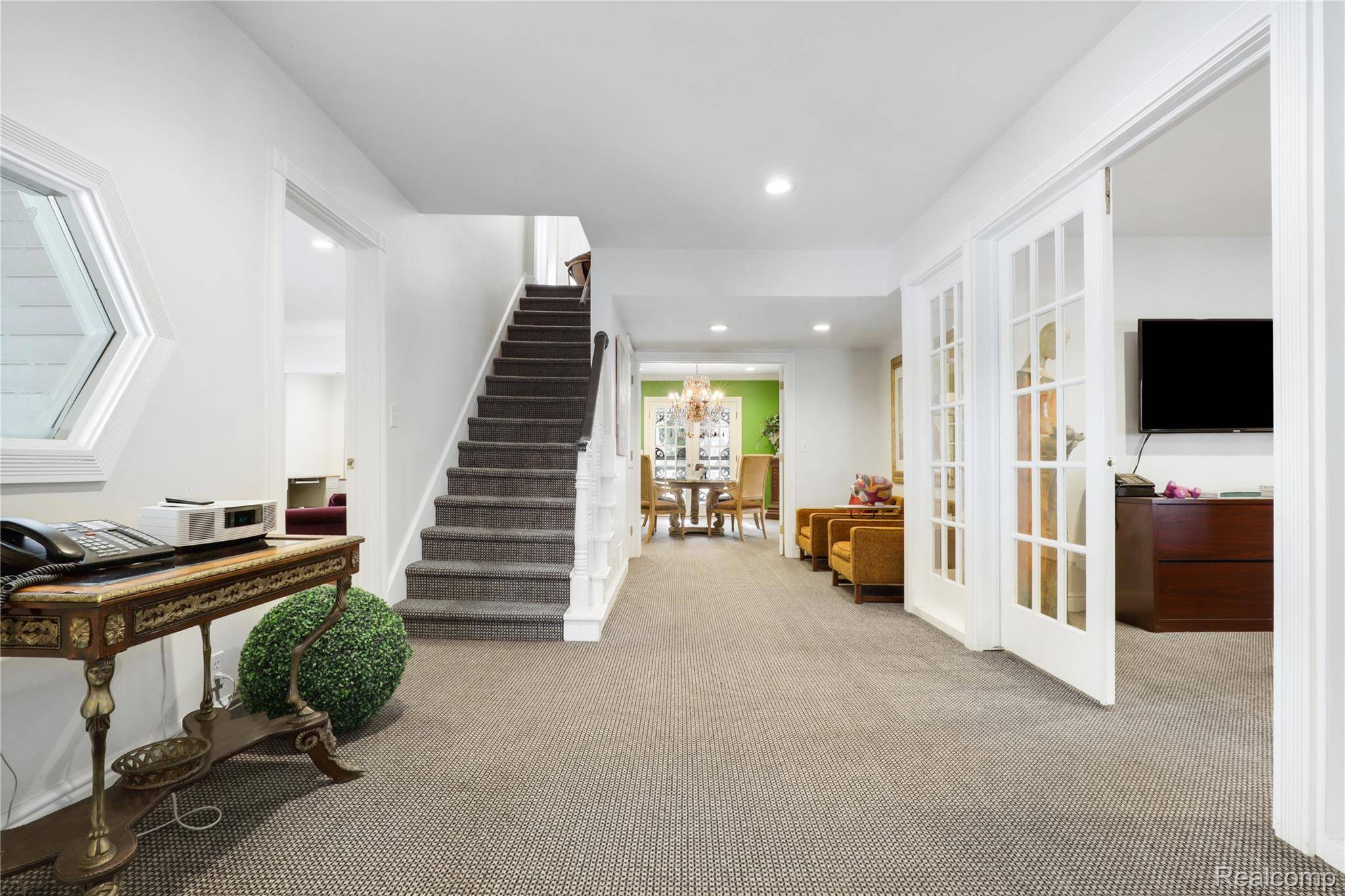 2052 S Dye RD, Flint, MI 48532