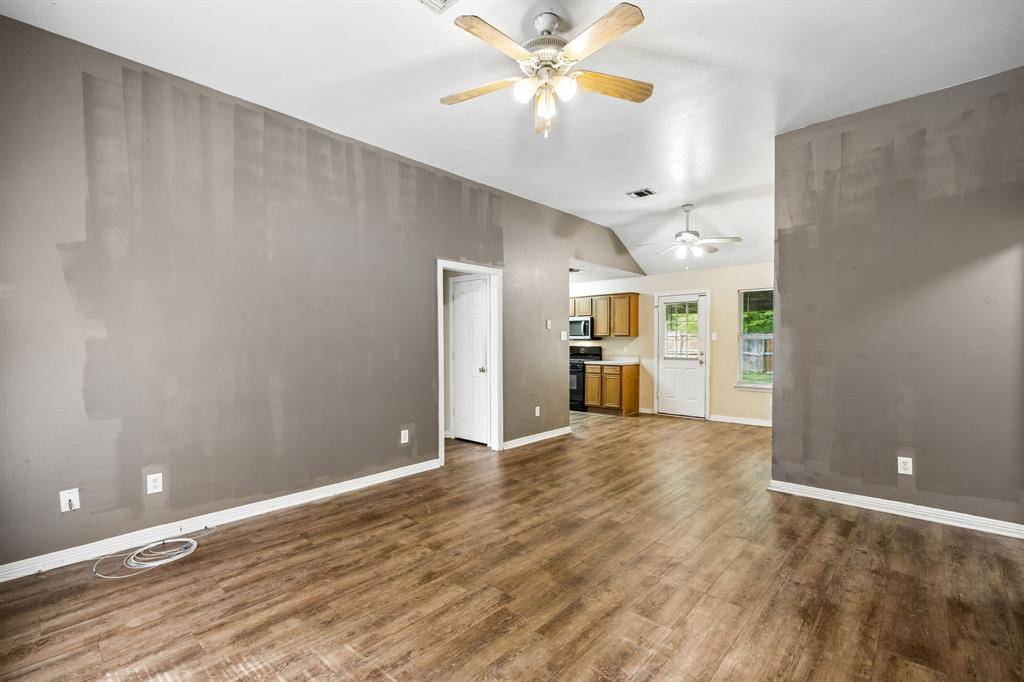 303 Vista Ridge Drive, Venus, TX 76084