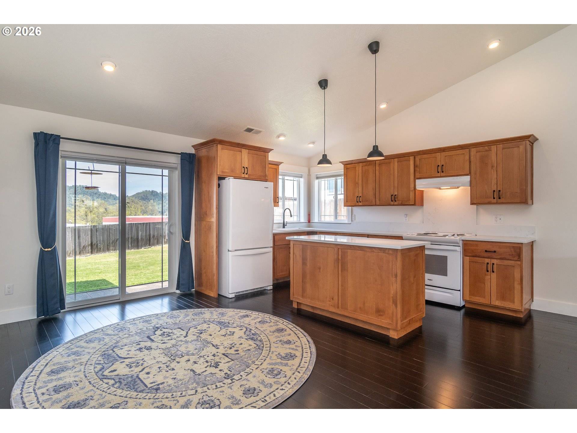 1944 NE SUNSET LOOP DR, Roseburg, OR 97470