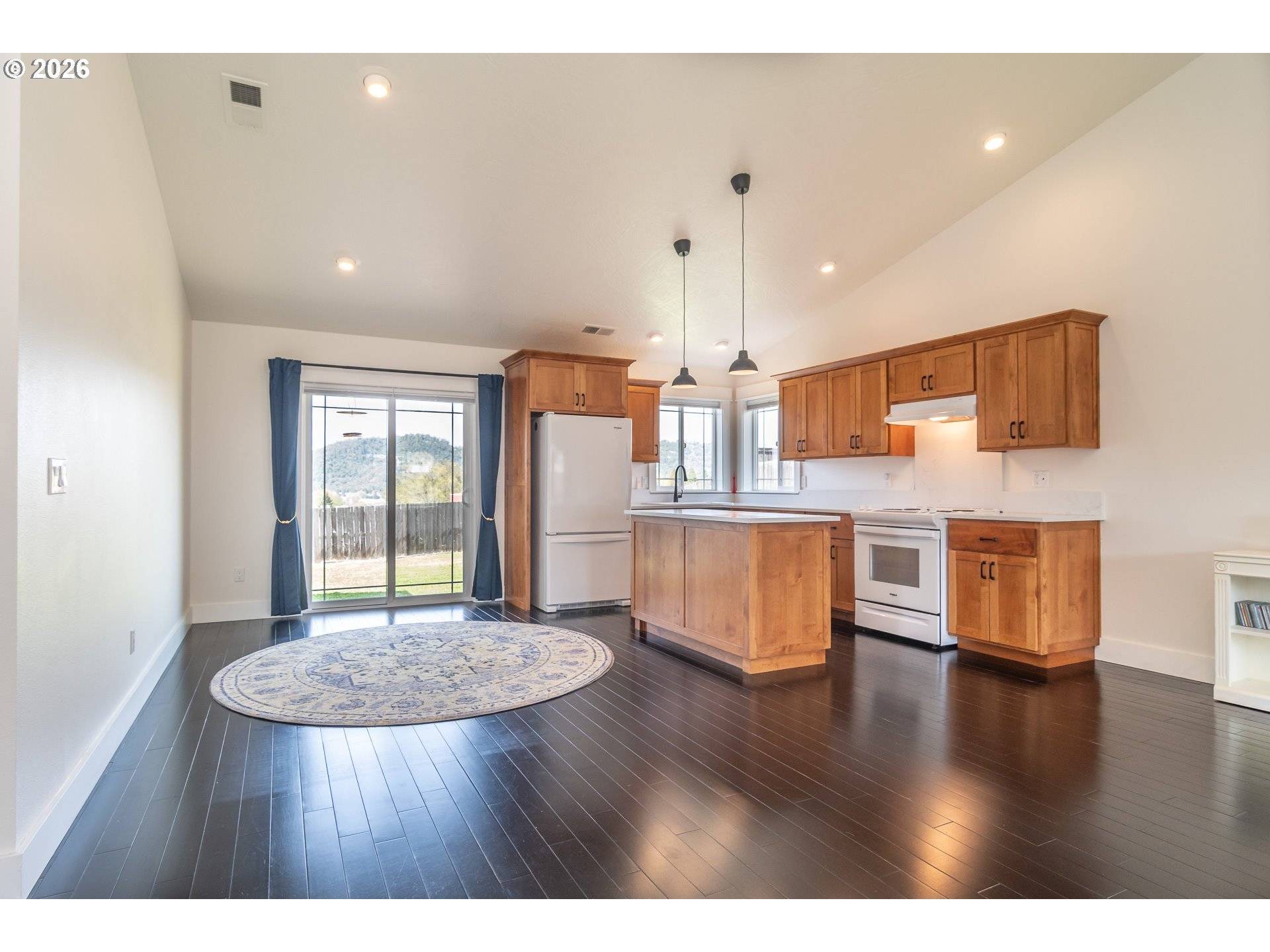 1944 NE SUNSET LOOP DR, Roseburg, OR 97470