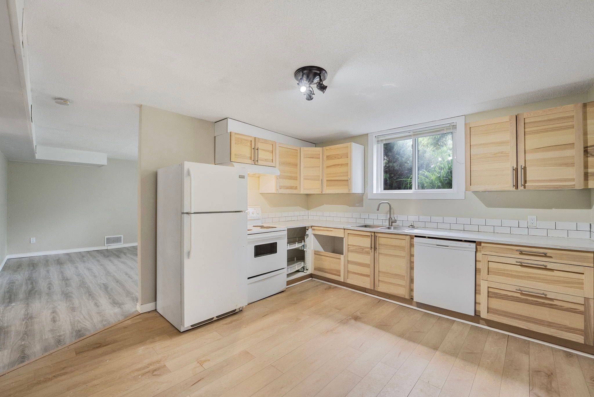 66 Vents Beach RD #Lower, Tay, ON L0K 2A0