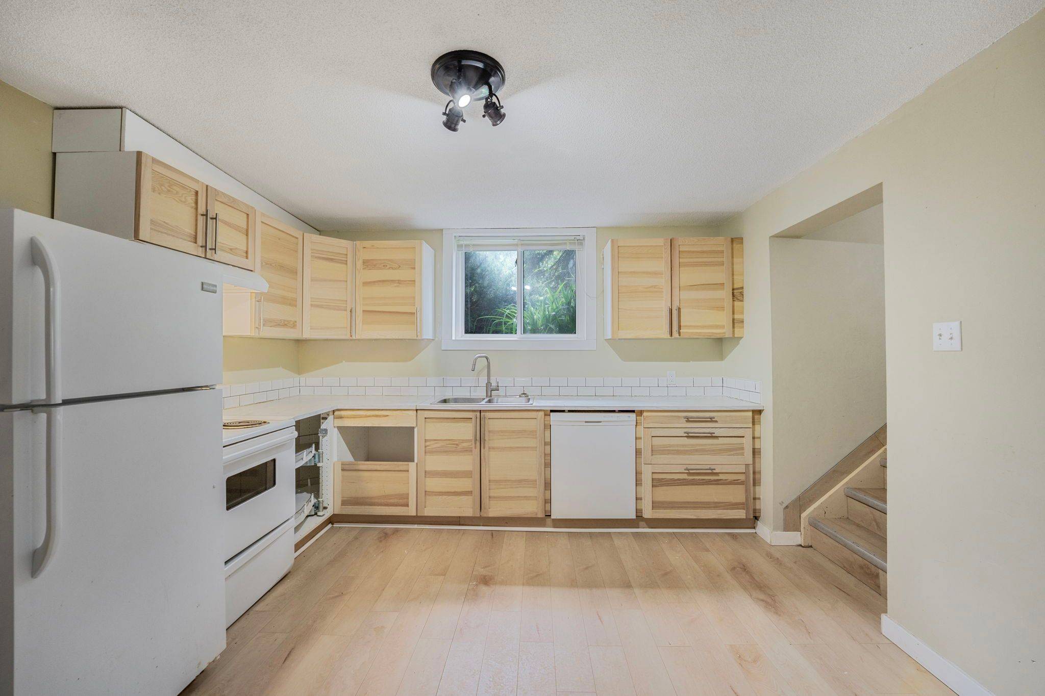 66 Vents Beach RD #Lower, Tay, ON L0K 2A0