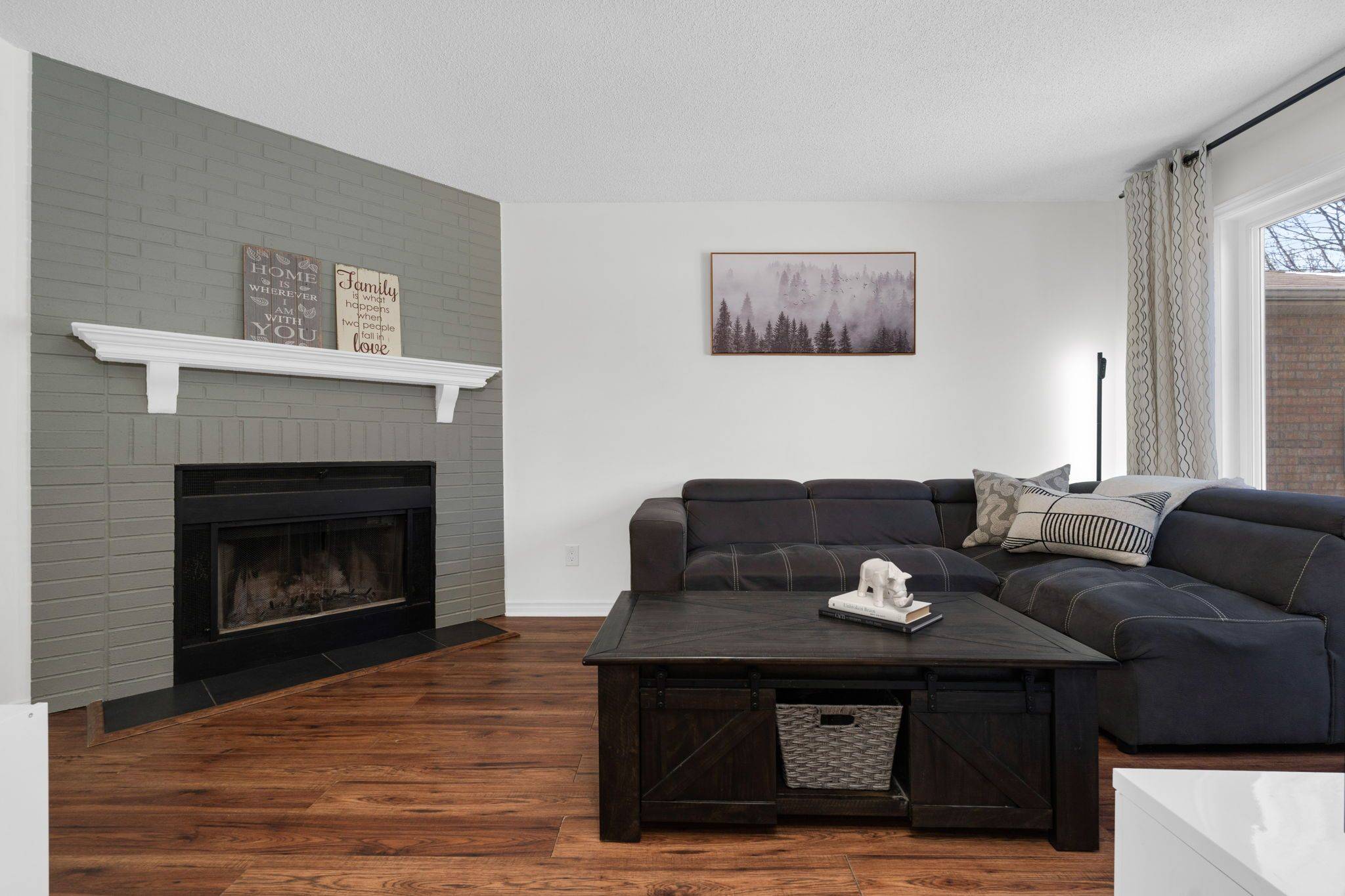 17 Cuthbert ST, Barrie, ON L4N 6X7