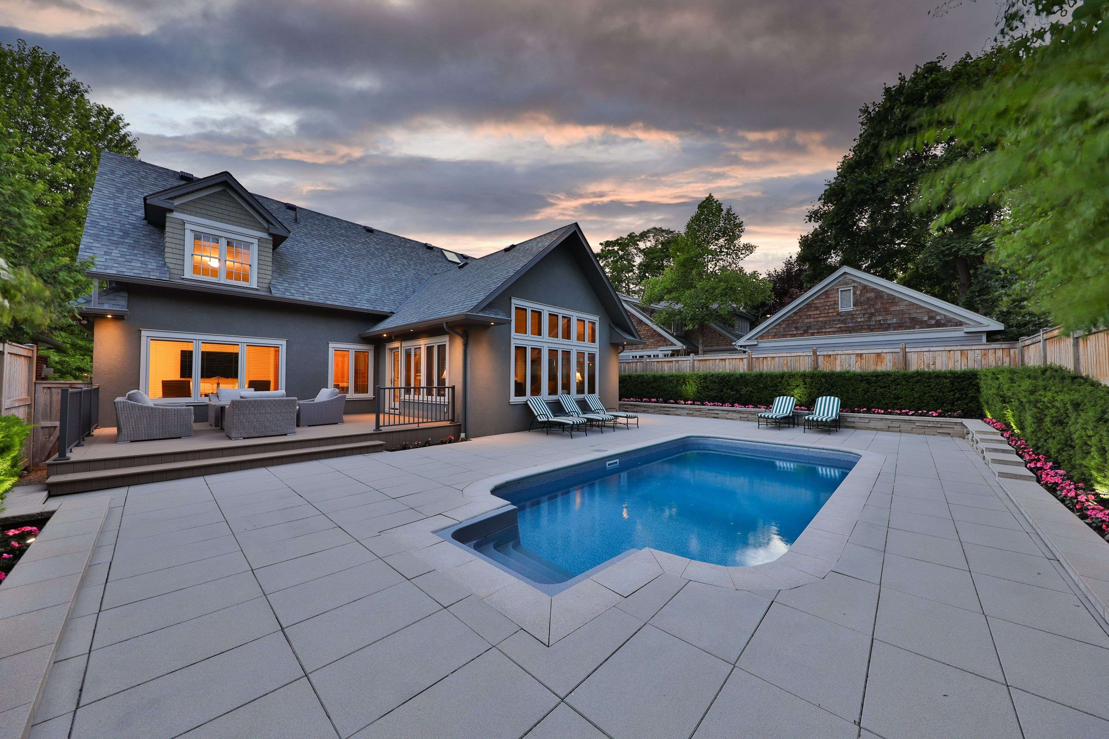 69 Allan ST, Oakville, ON L6J 3M7