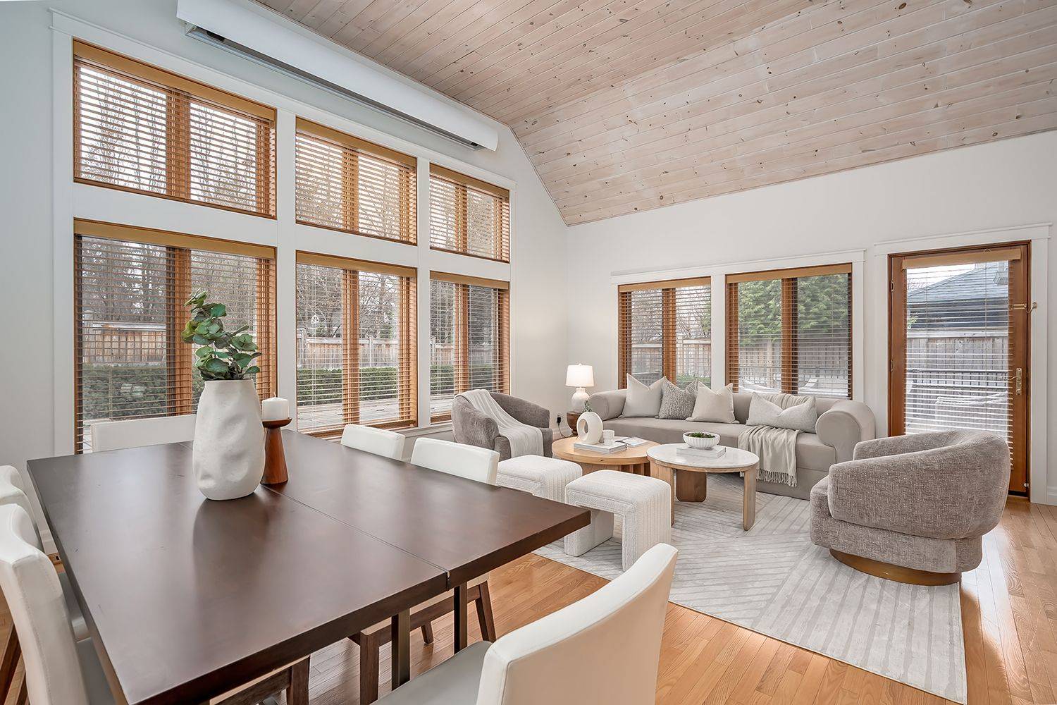 69 Allan ST, Oakville, ON L6J 3M7