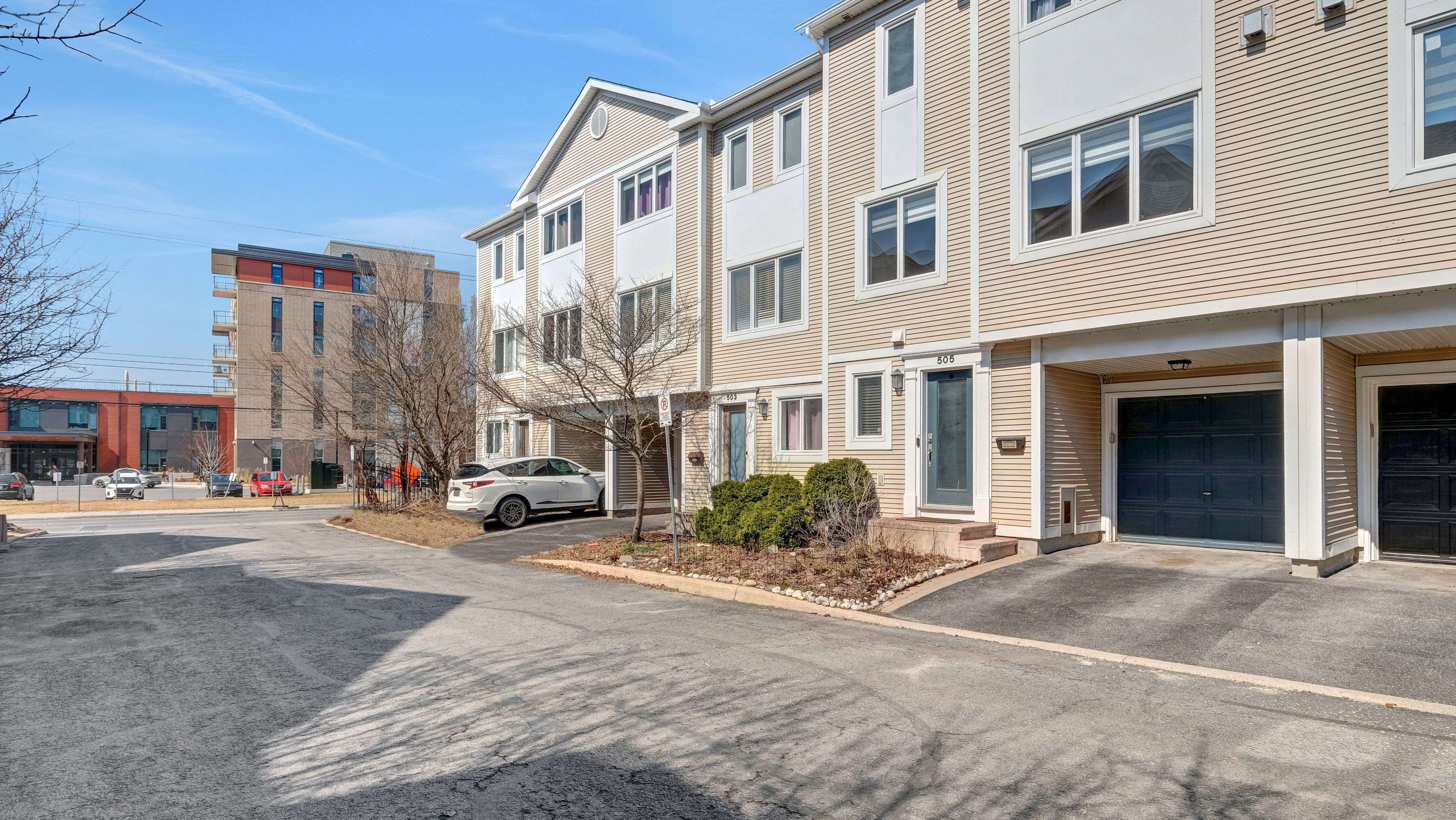 505 Burleigh Private, Cyrville - Carson Grove - Pineview, ON K1J 1J9