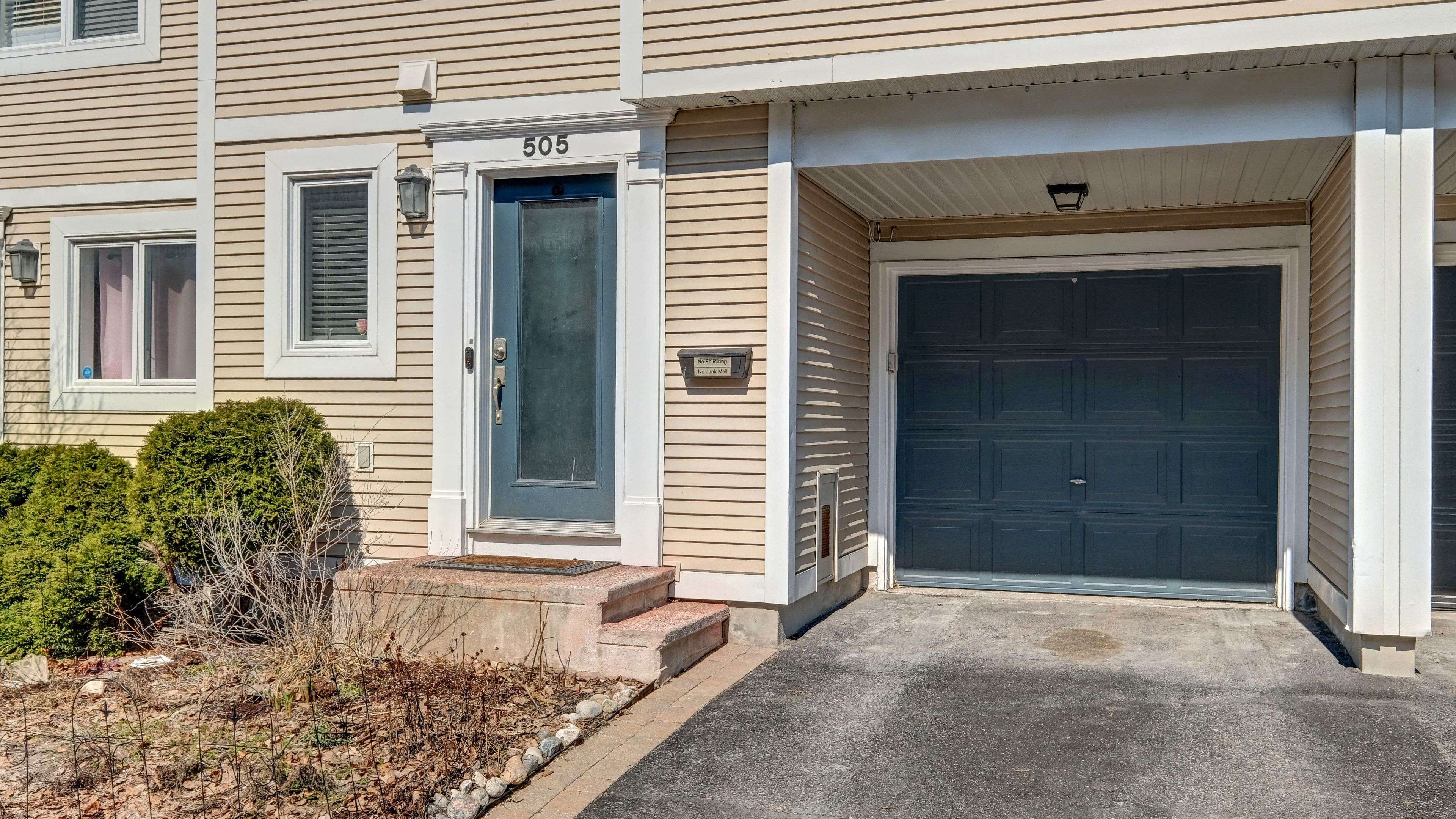 505 Burleigh Private, Cyrville - Carson Grove - Pineview, ON K1J 1J9
