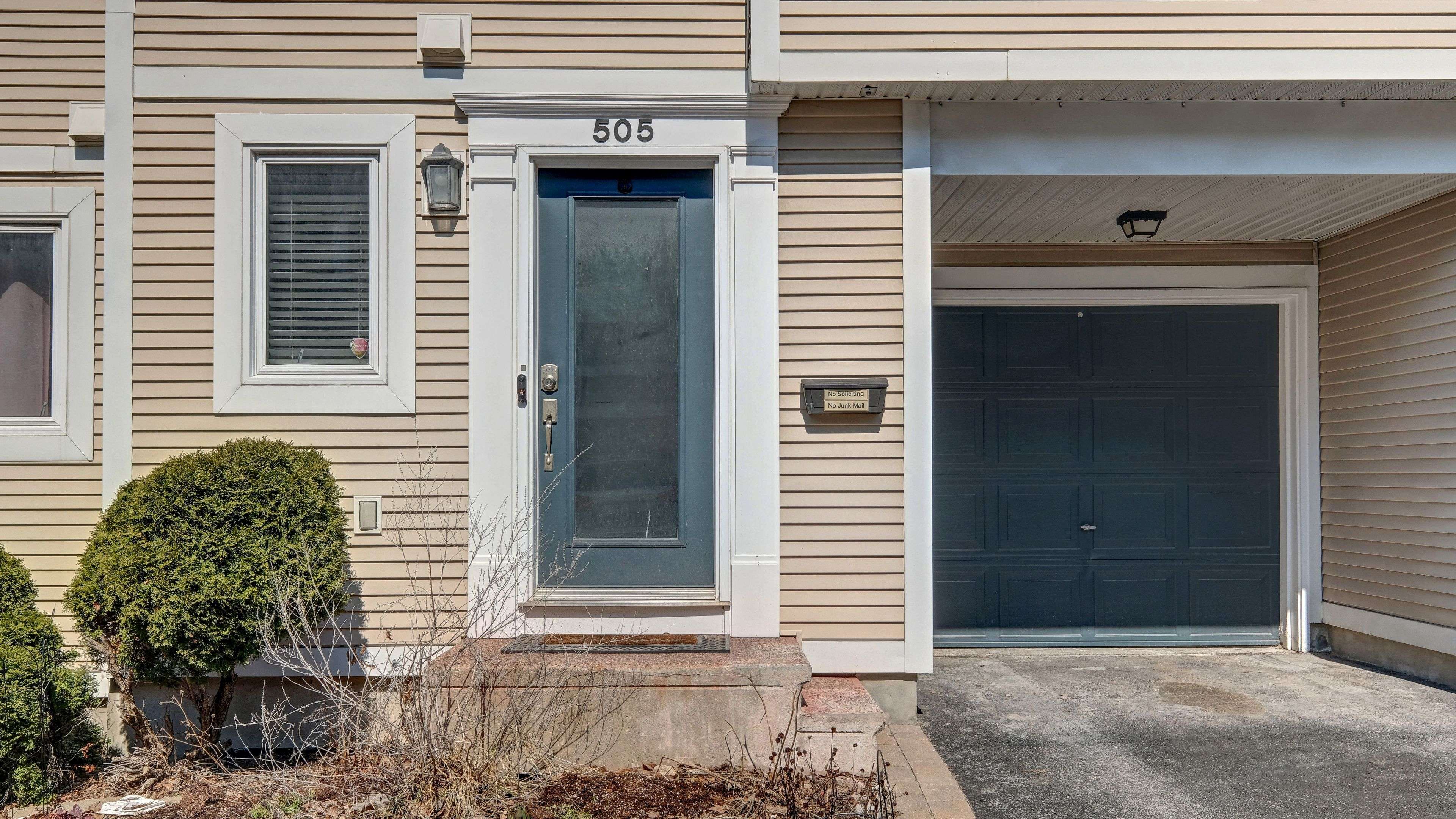 505 Burleigh Private, Cyrville - Carson Grove - Pineview, ON K1J 1J9
