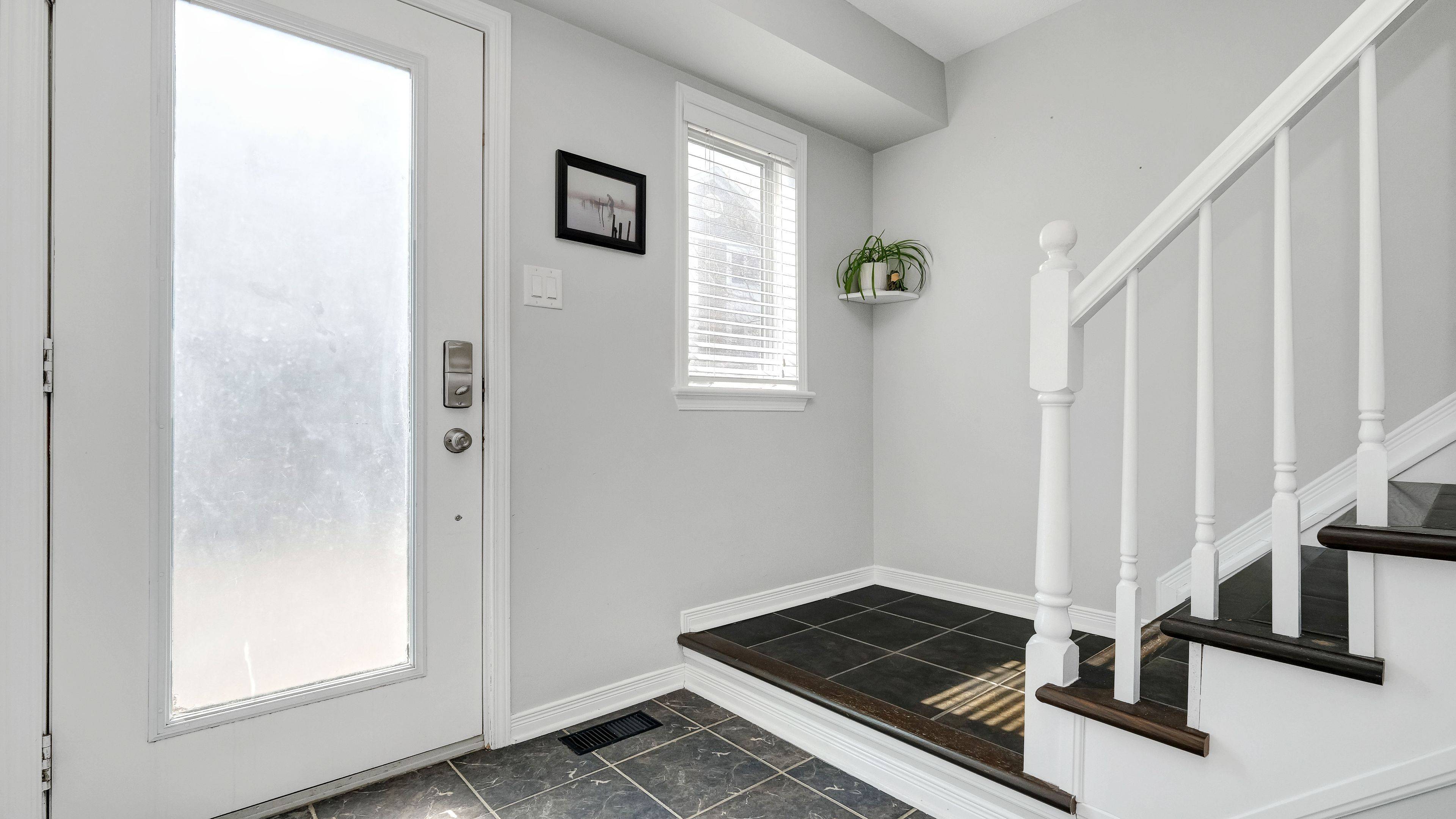 505 Burleigh Private, Cyrville - Carson Grove - Pineview, ON K1J 1J9