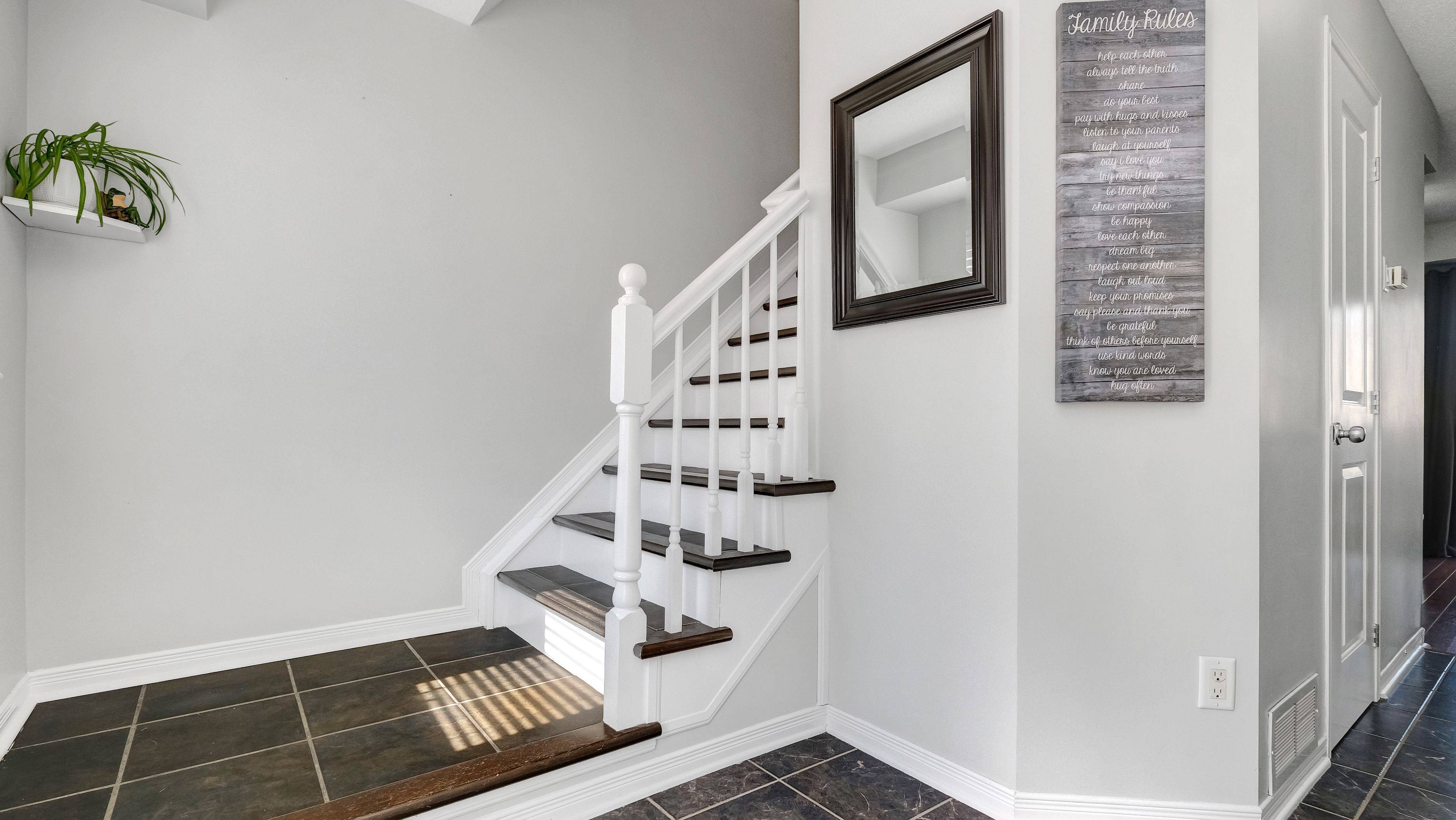 505 Burleigh Private, Cyrville - Carson Grove - Pineview, ON K1J 1J9