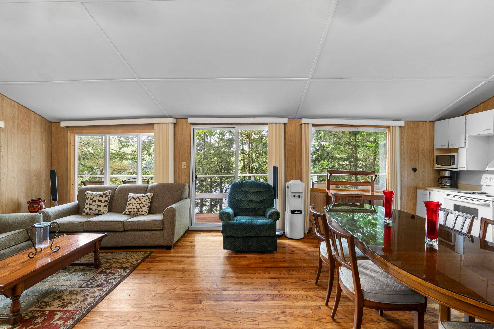 1096 Cowan Park RD, Muskoka Lakes, ON P0B 1M0