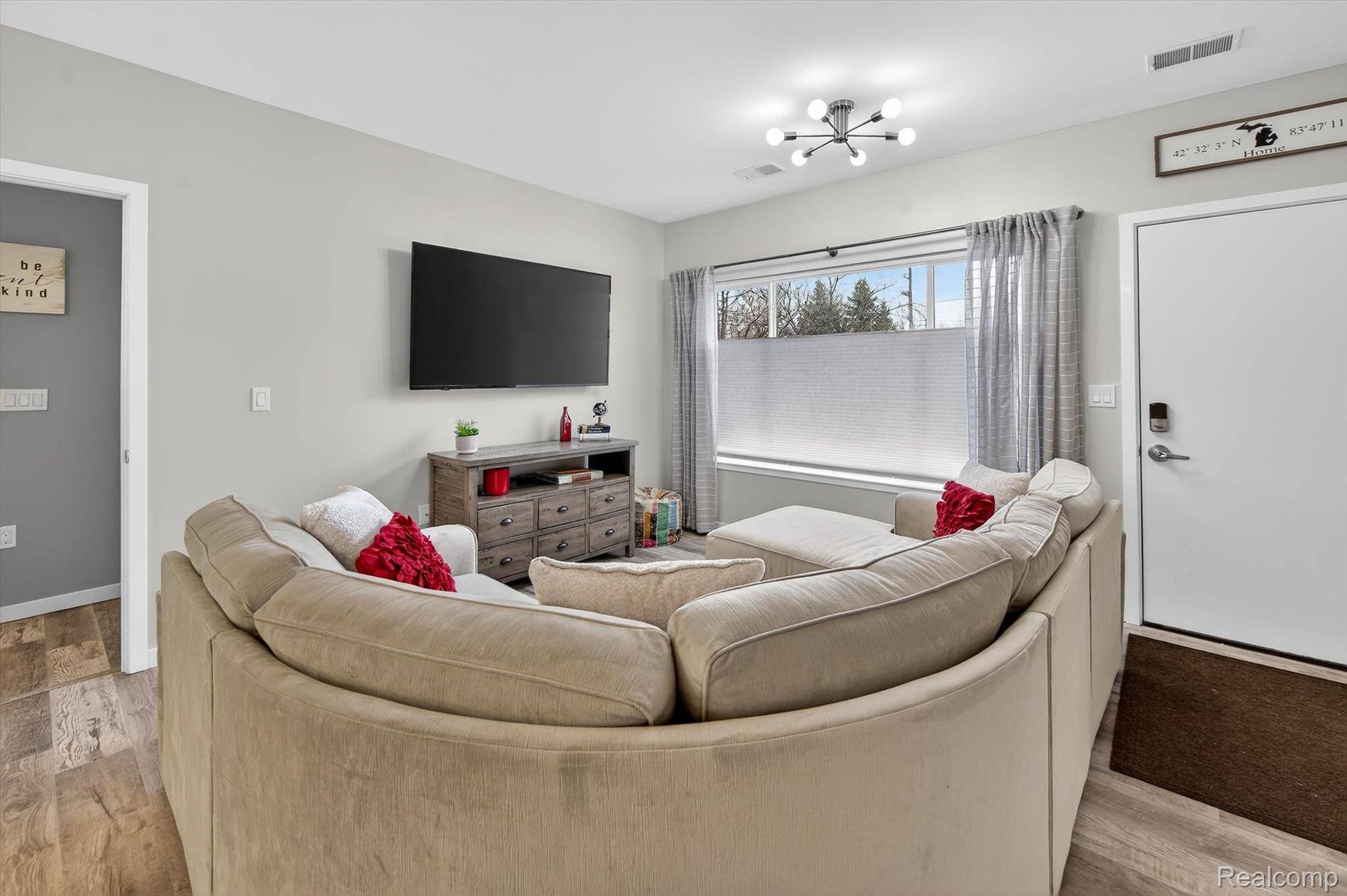 293 N 2nd ST, Brighton, MI 48116